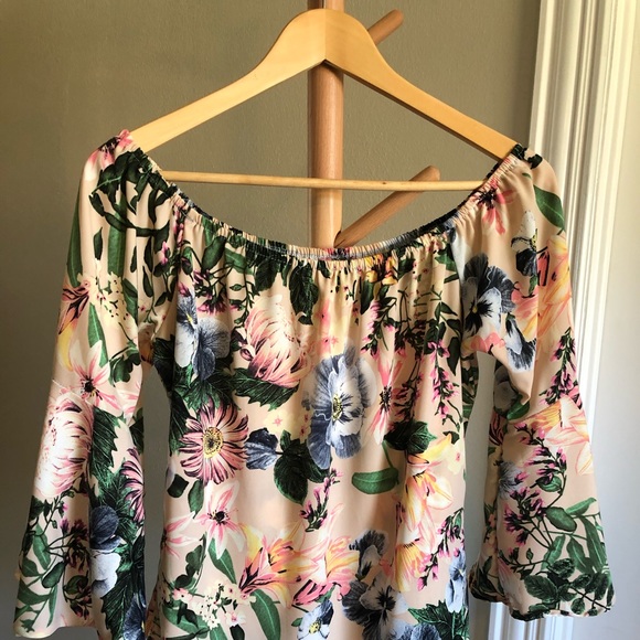 Floral bell sleeve top - Picture 2 of 3